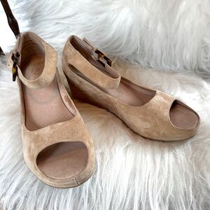 Johnson & Murphy Tan Suede Wedge Sandals - Size 7.5